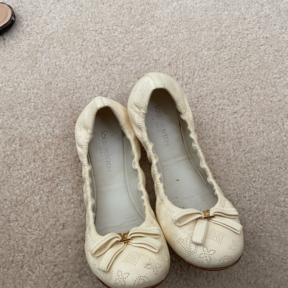 Shoes - Picture 2 of 3